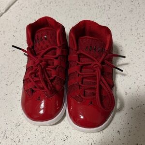 Nike Jordan Max Aura toddler shoes in the Gym Red colorway